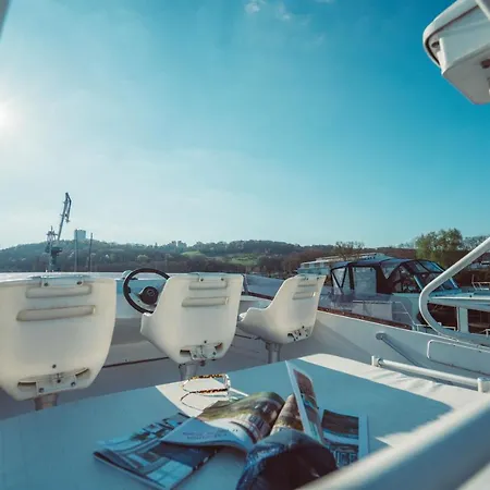 Hotel na wodzie No Limit Charter Bateau Avec Parking Prive Proche Centre-ville Rouen