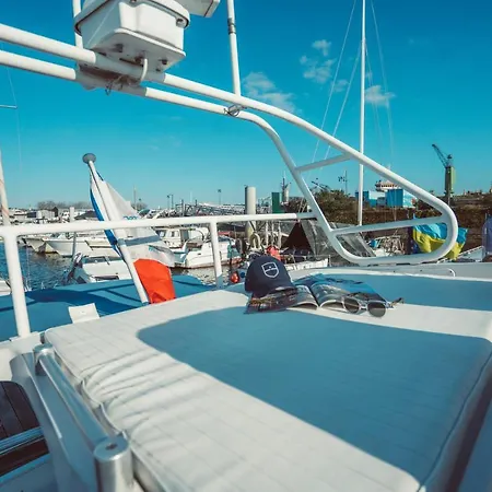 No Limit Charter Bateau Avec Parking Prive Proche Centre-ville Hotel en barco Ruan