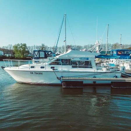 No Limit Charter Bateau Avec Parking Prive Proche Centre-ville Hotel na wodzie
