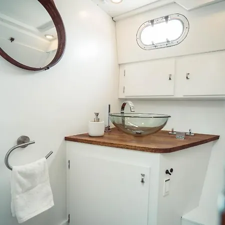 Hotel na wodzie No Limit Charter Bateau Avec Parking Prive Proche Centre-ville