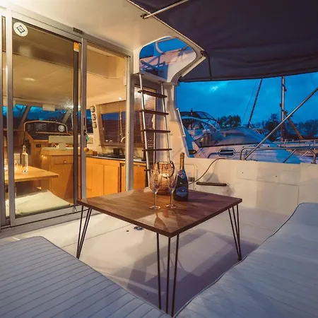 Hotel na wodzie No Limit Charter Bateau Avec Parking Prive Proche Centre-ville *