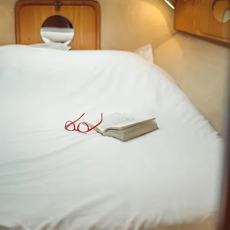 No Limit Charter Bateau Avec Parking Prive Proche Centre-ville 船上ホテル