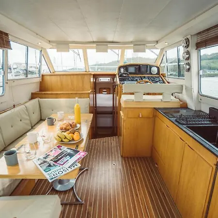 No Limit Charter Bateau Avec Parking Prive Proche Centre-ville Hotel na wodzie *