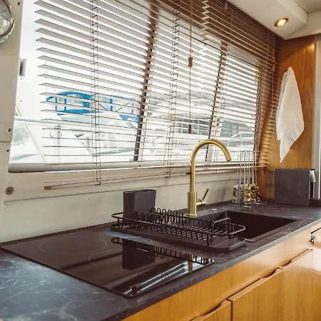 No Limit Charter Bateau Avec Parking Prive Proche Centre-ville Botel