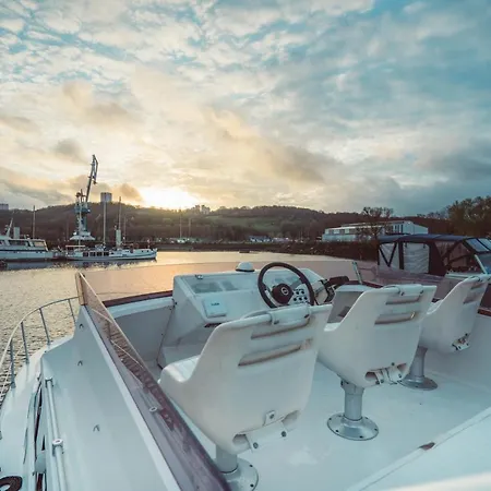 Botel No Limit Charter Bateau Avec Parking Prive Proche Centre-ville *