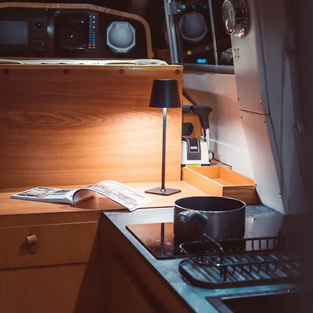 No Limit Charter Bateau Avec Parking Prive Proche Centre-ville Botel Rouen