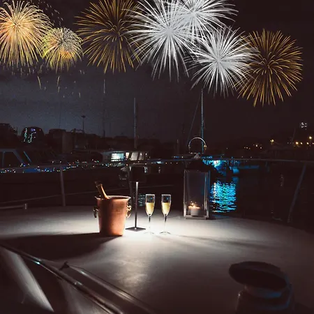 No Limit Charter Bateau Avec Parking Prive Proche Centre-ville Hotel en barco *