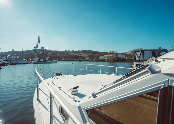 Hotel en barco No Limit Charter Bateau Avec Parking Prive Proche Centre-ville *