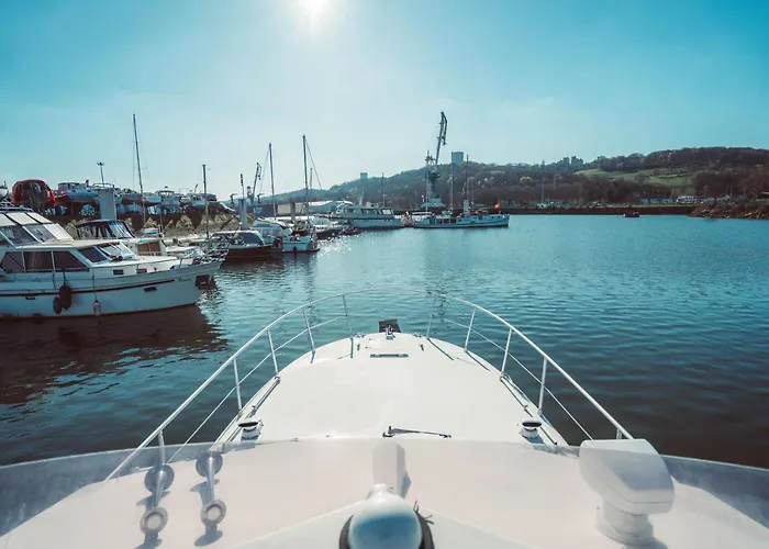 Hotel en barco No Limit Charter Bateau Avec Parking Prive Proche Centre-ville