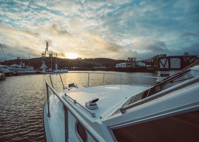 Hotel en barco No Limit Charter Bateau Avec Parking Prive Proche Centre-ville