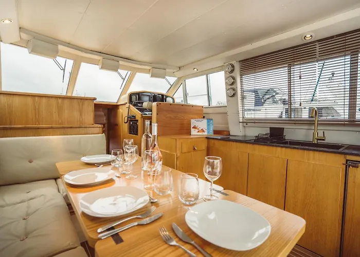 No Limit Charter Bateau Avec Parking Prive Proche Centre-ville Hotel en barco