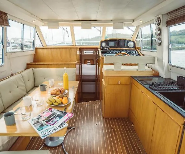 No Limit Charter Bateau Avec Parking Prive Proche Centre-ville Hotel en barco *