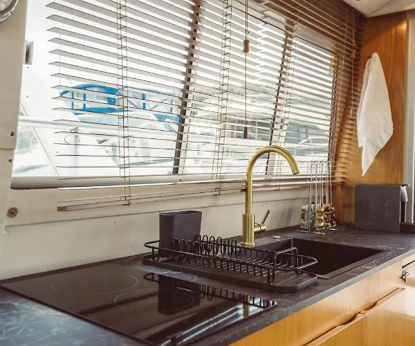 No Limit Charter Bateau Avec Parking Prive Proche Centre-ville Hotel en barco