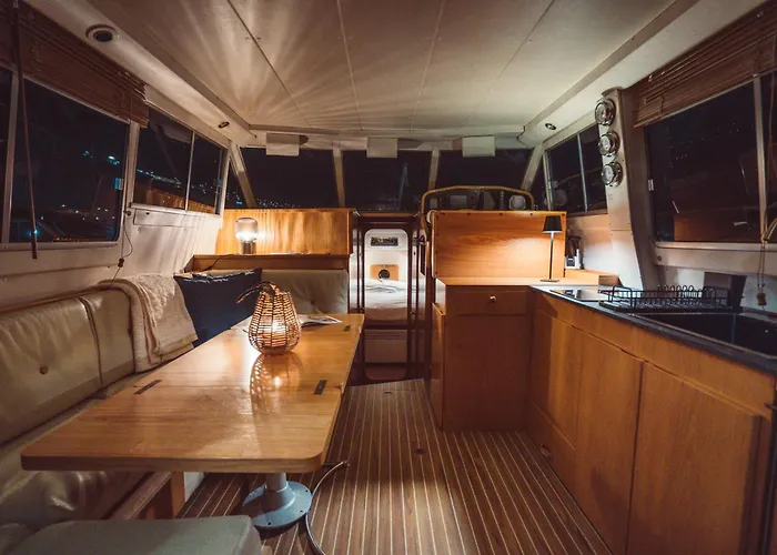 Hotel en barco No Limit Charter Bateau Avec Parking Prive Proche Centre-ville